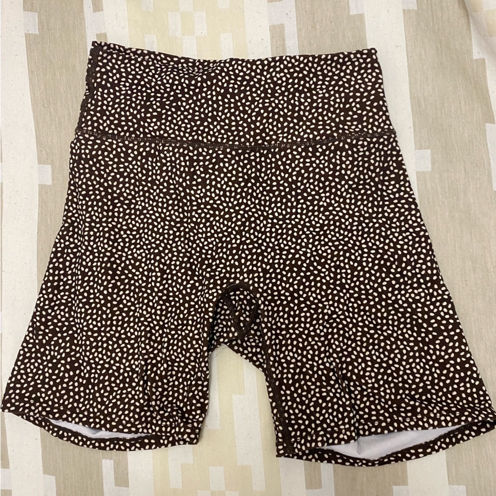 Brown and cream spotted biker shorts
